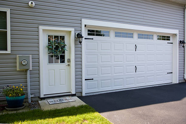 24/7 Emergency Garage Door Panel Replacement experts in Blissfield, MI